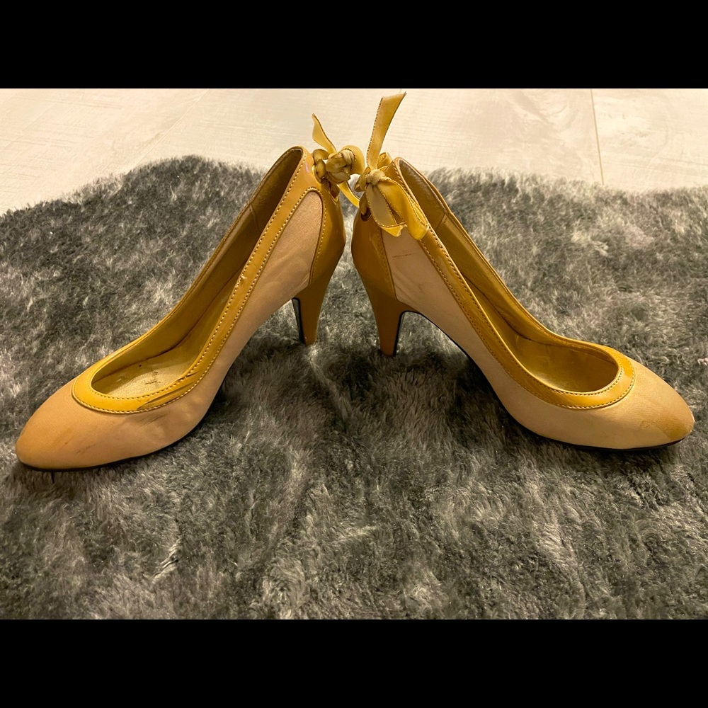 👠 Nude round toe pumps with bow at back 🎀